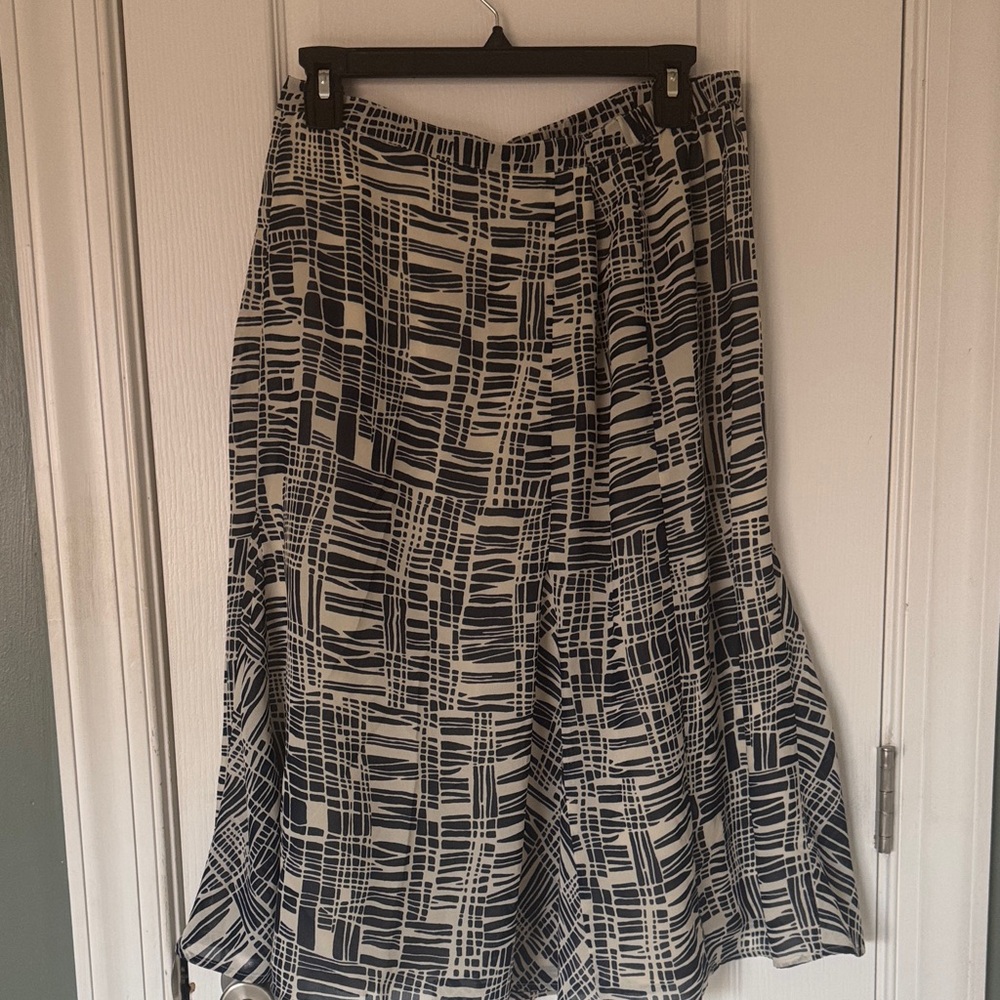 Jaclyn Smith Black and Cream Patterned A-Line Skirt - Picture 2 of 10